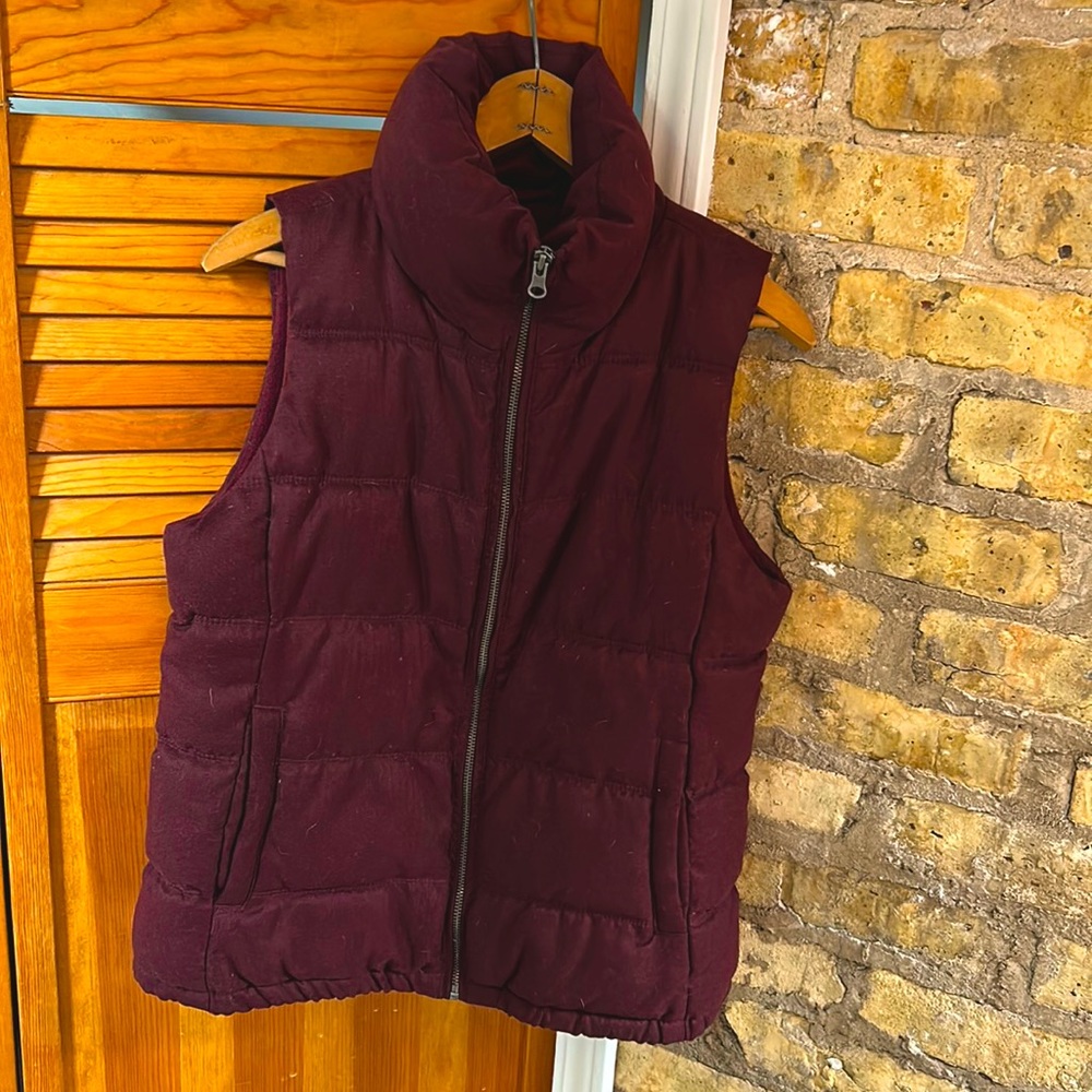 Old navy burgundy puffer vest